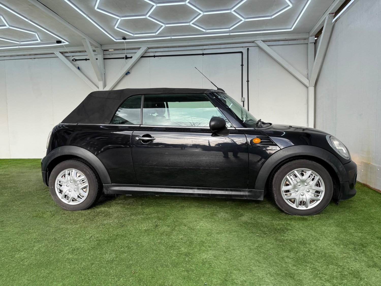Used MINI Convertible 2014 for sale - 77400525: Photo 2