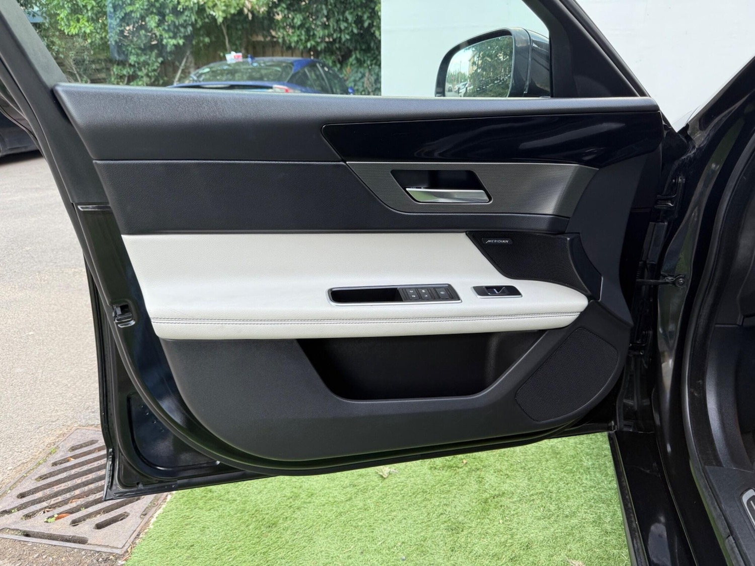 Used Jaguar XF 2016 for sale - 76175333: Photo 28