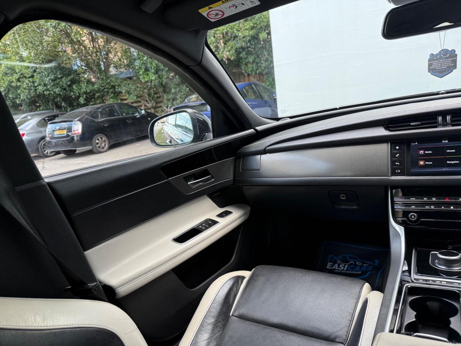 Used Jaguar XF 2016 for sale - 76175333: Photo 39