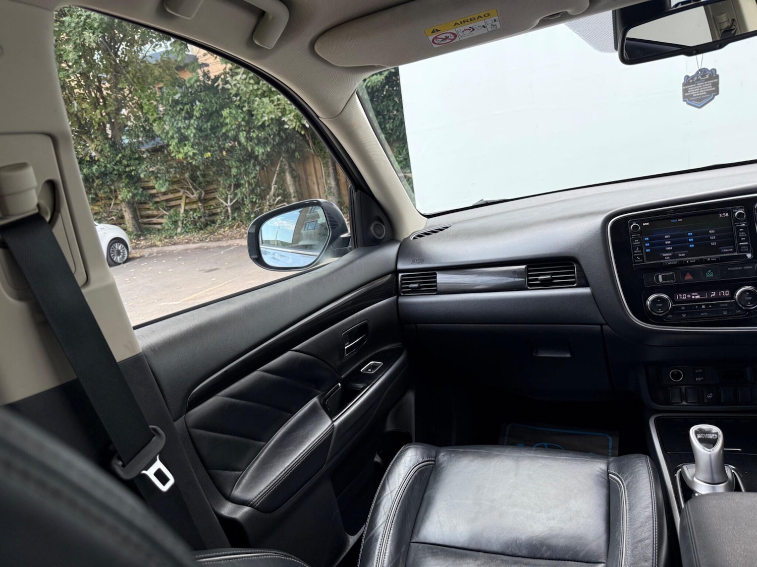 Used Mitsubishi Outlander 2016 for sale - 76409575: Photo 42