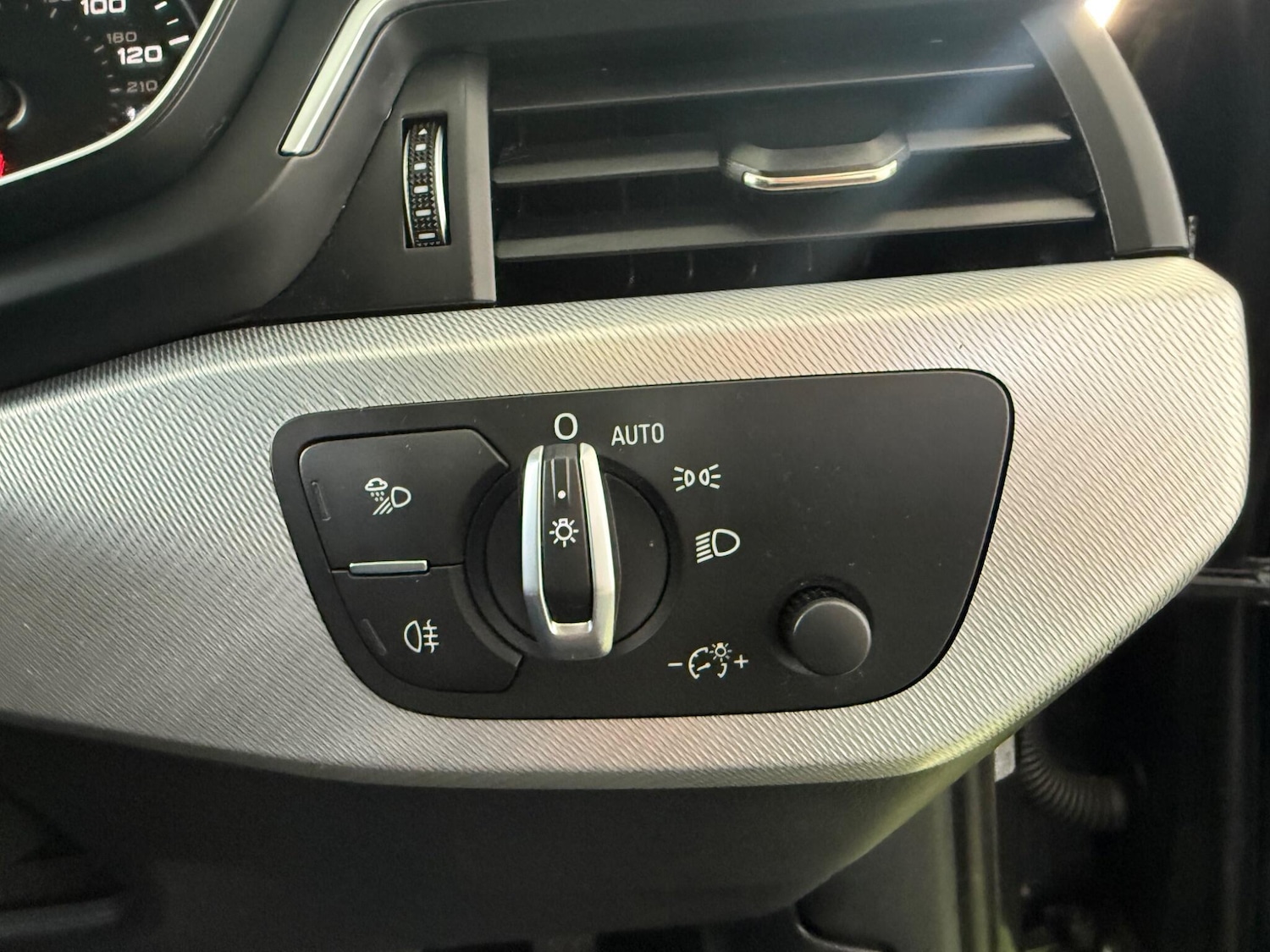 Used Audi A4 2018 for sale - 77330363: Photo 44