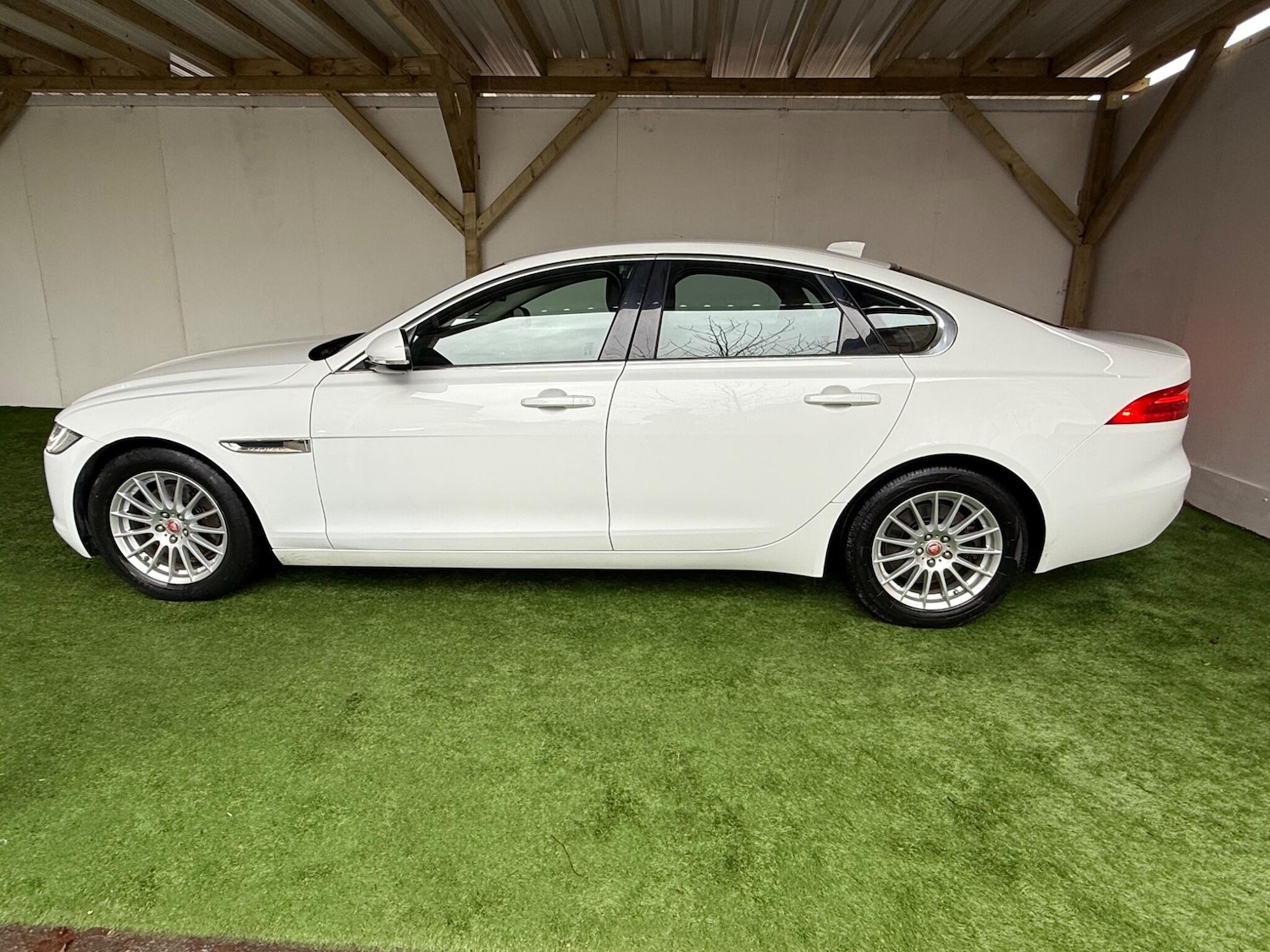 Used Jaguar XF 2016 for sale - 76597474: Photo 10