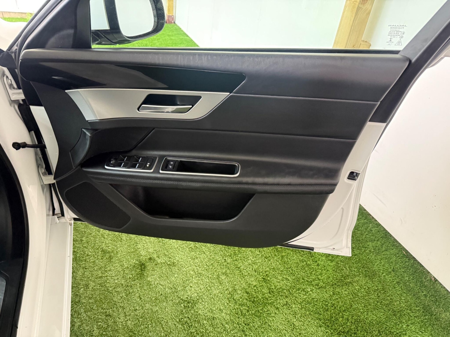 Used Jaguar XF 2016 for sale - 76597474: Photo 16