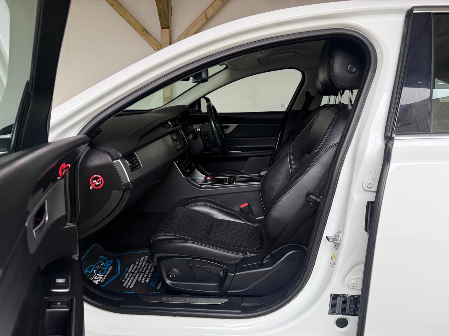 Used Jaguar XF 2016 for sale - 76597474: Photo 24