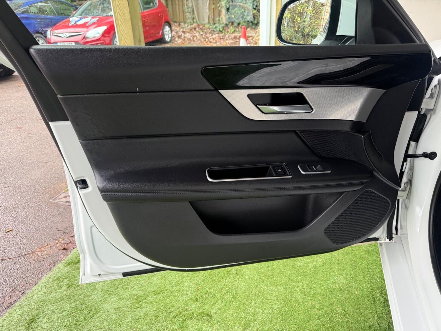 Used Jaguar XF 2016 for sale - 76597474: Photo 26