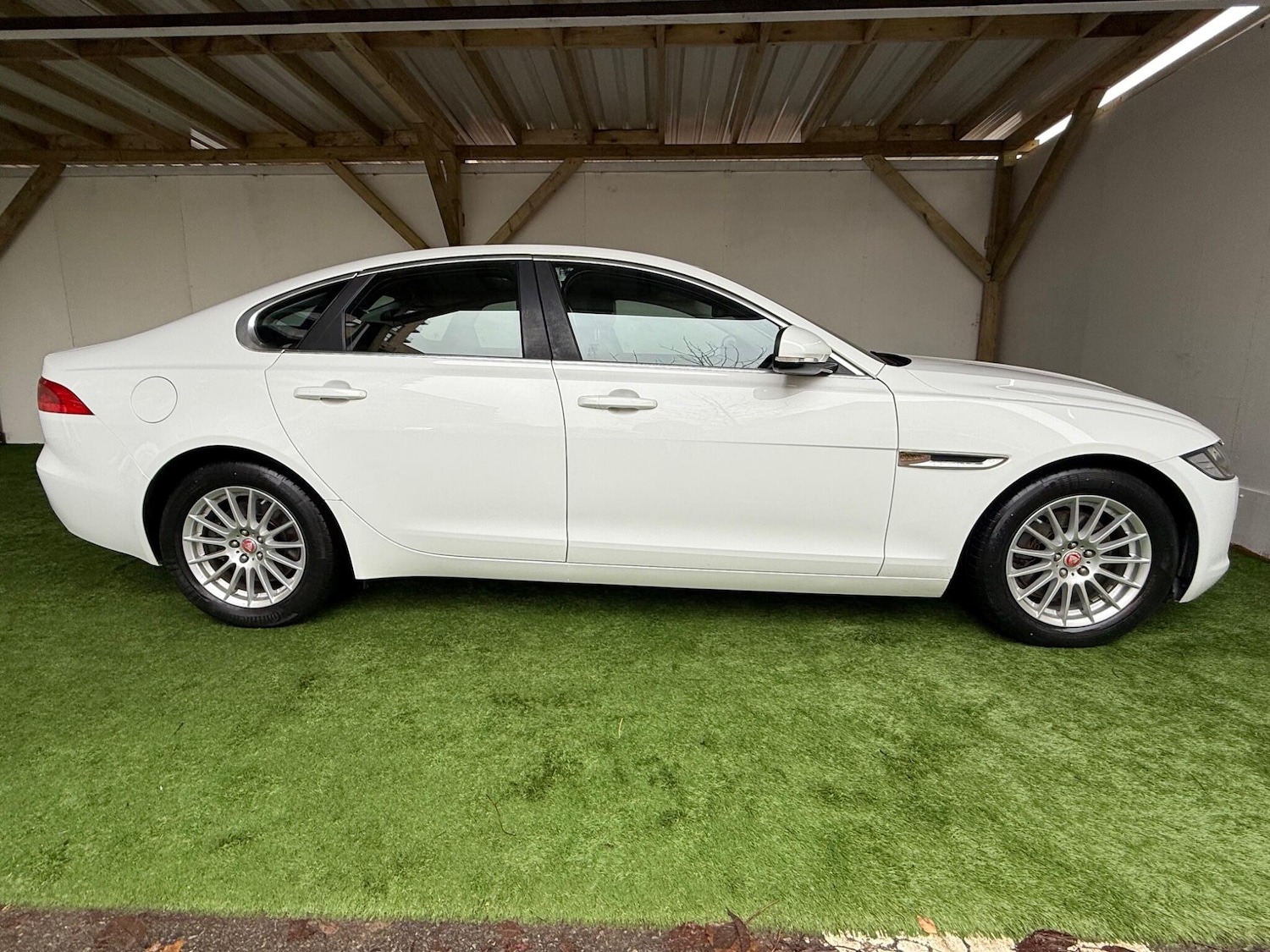 Used Jaguar XF 2016 for sale - 76597474: Photo 5