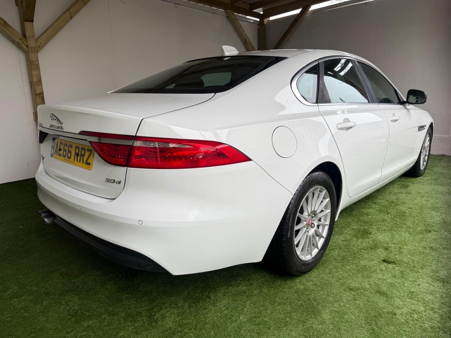 Used Jaguar XF 2016 for sale - 76597474: Photo 6