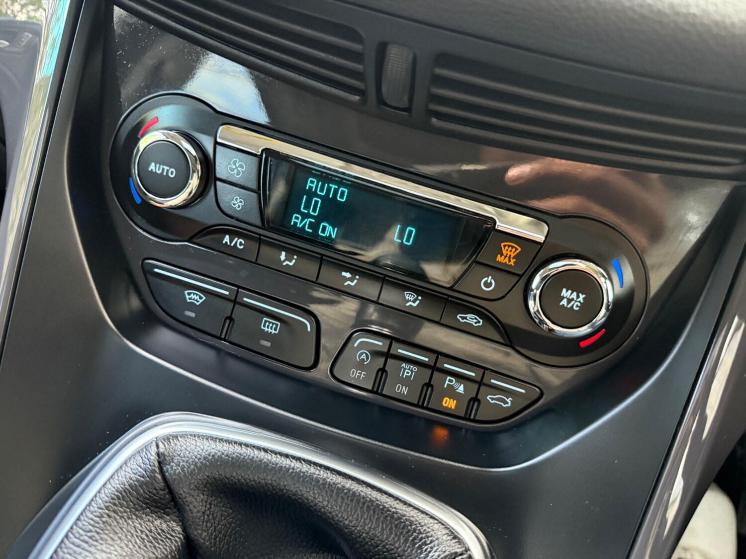 Used Ford Kuga 2015 for sale - 76294777: Photo 52