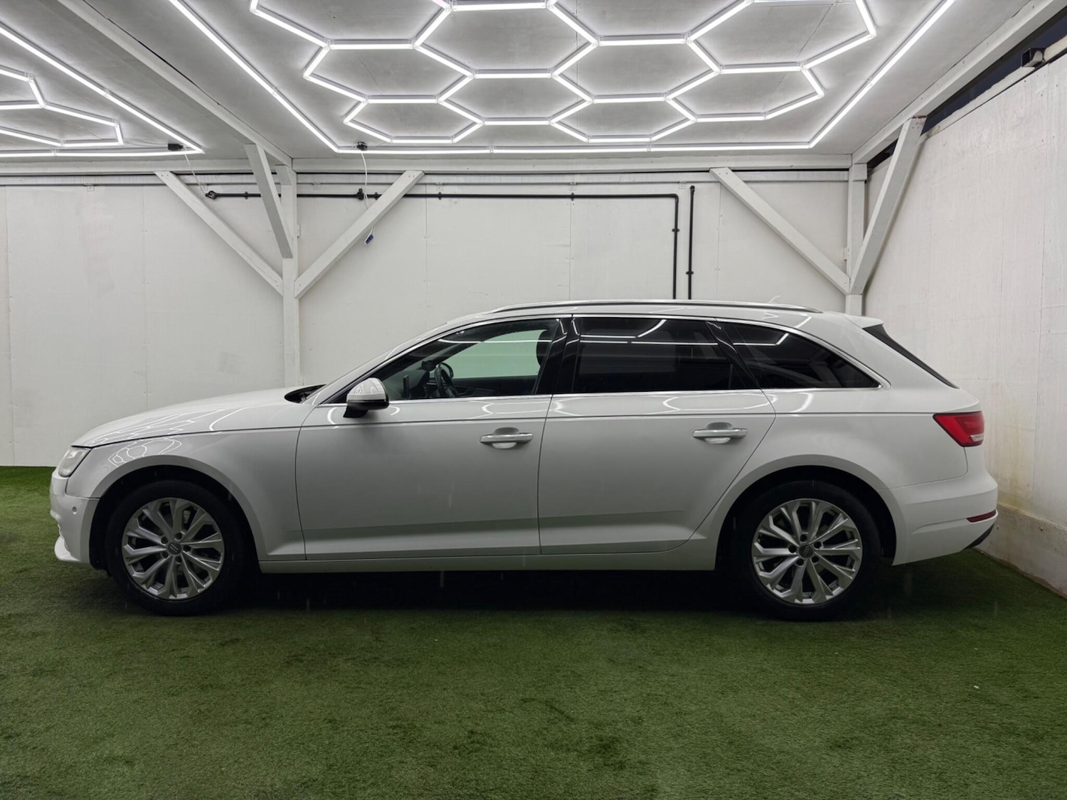 Used Audi A4 2017 for sale - 77783324: Photo 10