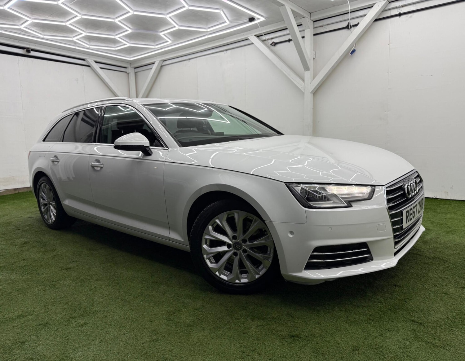 Used Audi A4 2017 for sale - 77783324: Photo 4