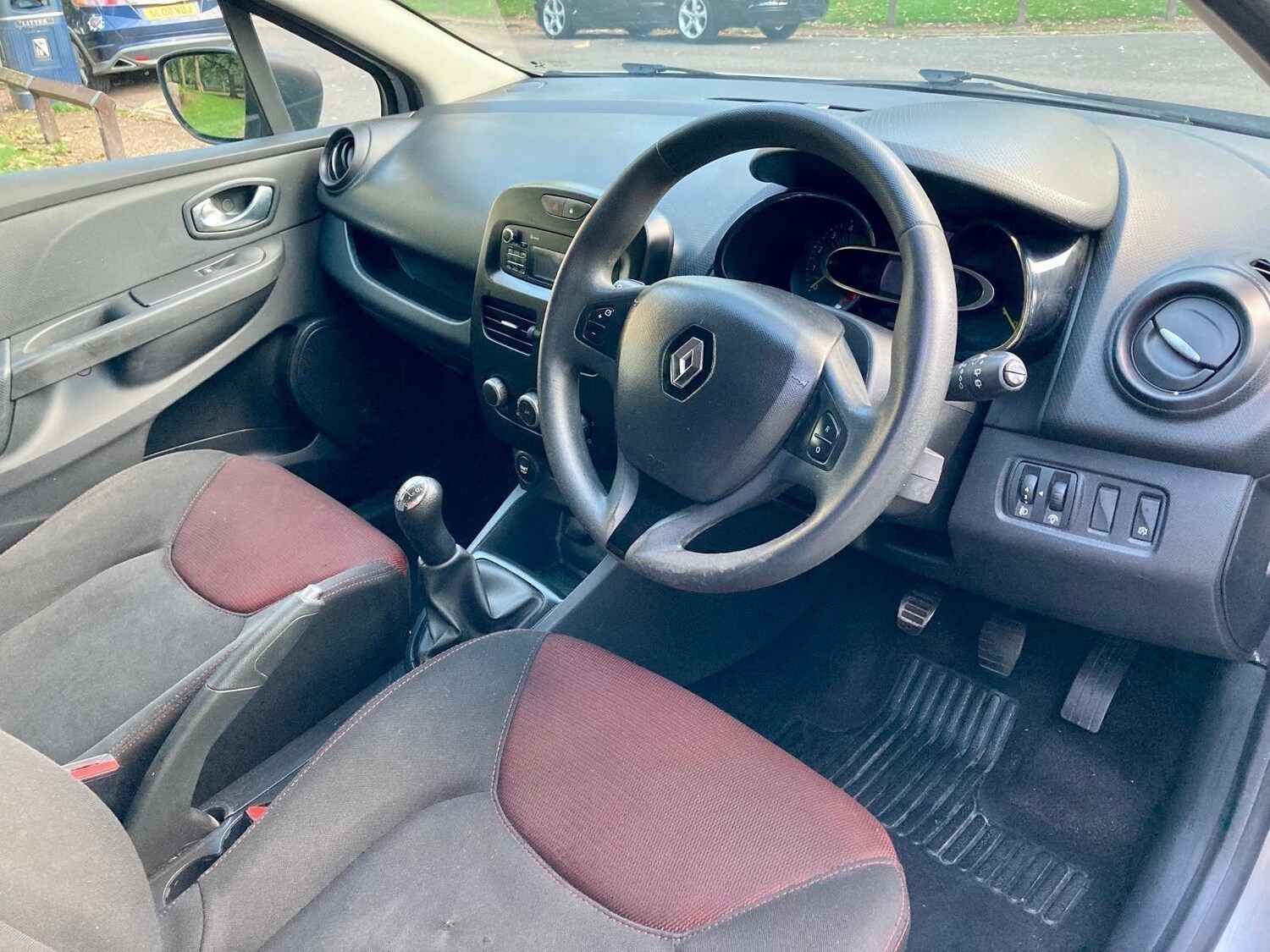 Used Renault Clio 2015 for sale - 77934424: Photo 10