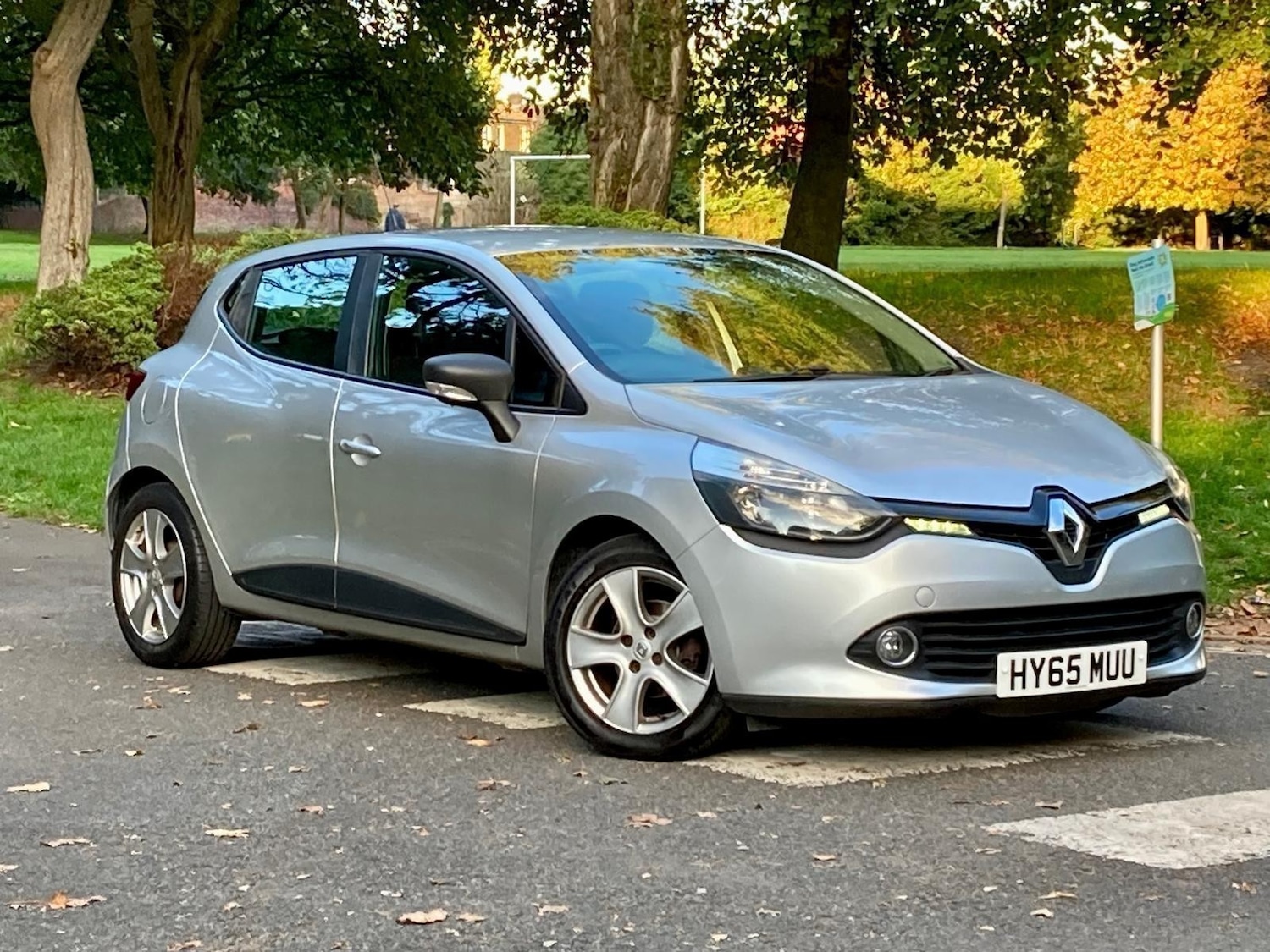 Used Renault Clio 2015 for sale - 77934424: Photo 3