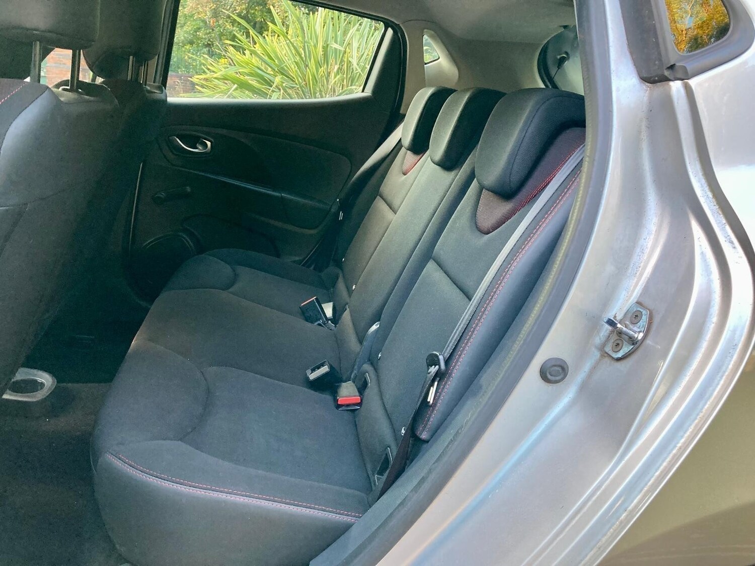 Used Renault Clio 2015 for sale - 77934424: Photo 8