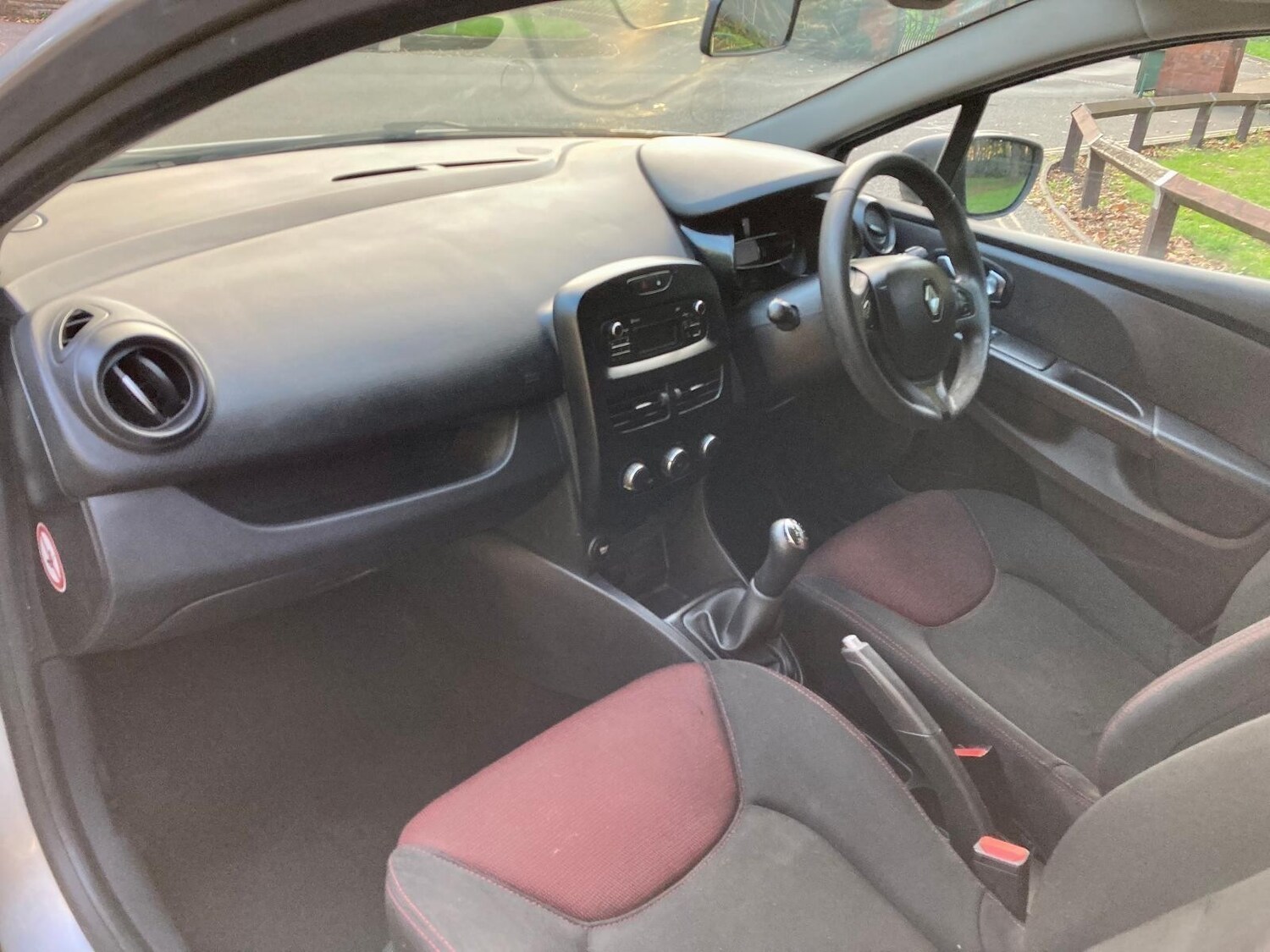 Used Renault Clio 2015 for sale - 77934424: Photo 9