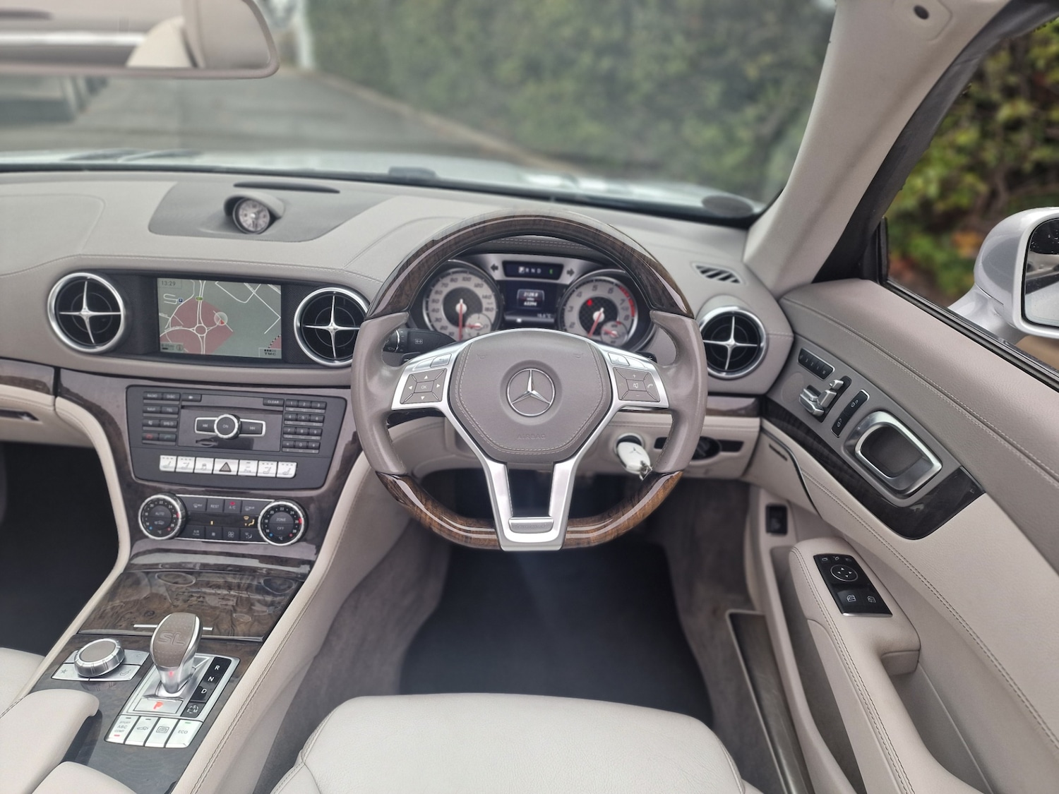 Used Mercedes-Benz SL 2012 for sale - 77938558: Photo 4