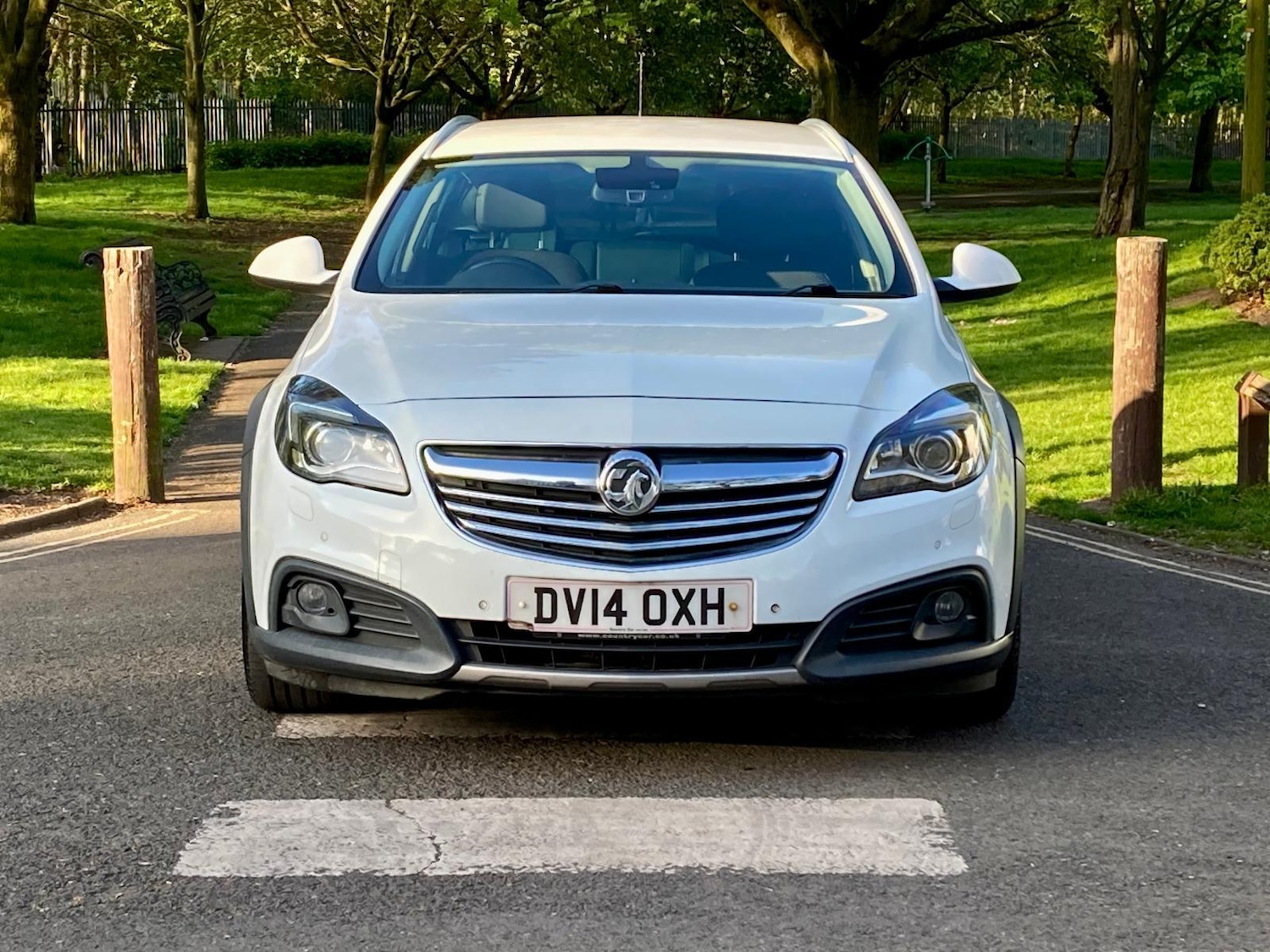 Used Vauxhall Insignia 2014 for sale - 77934452: Photo 2