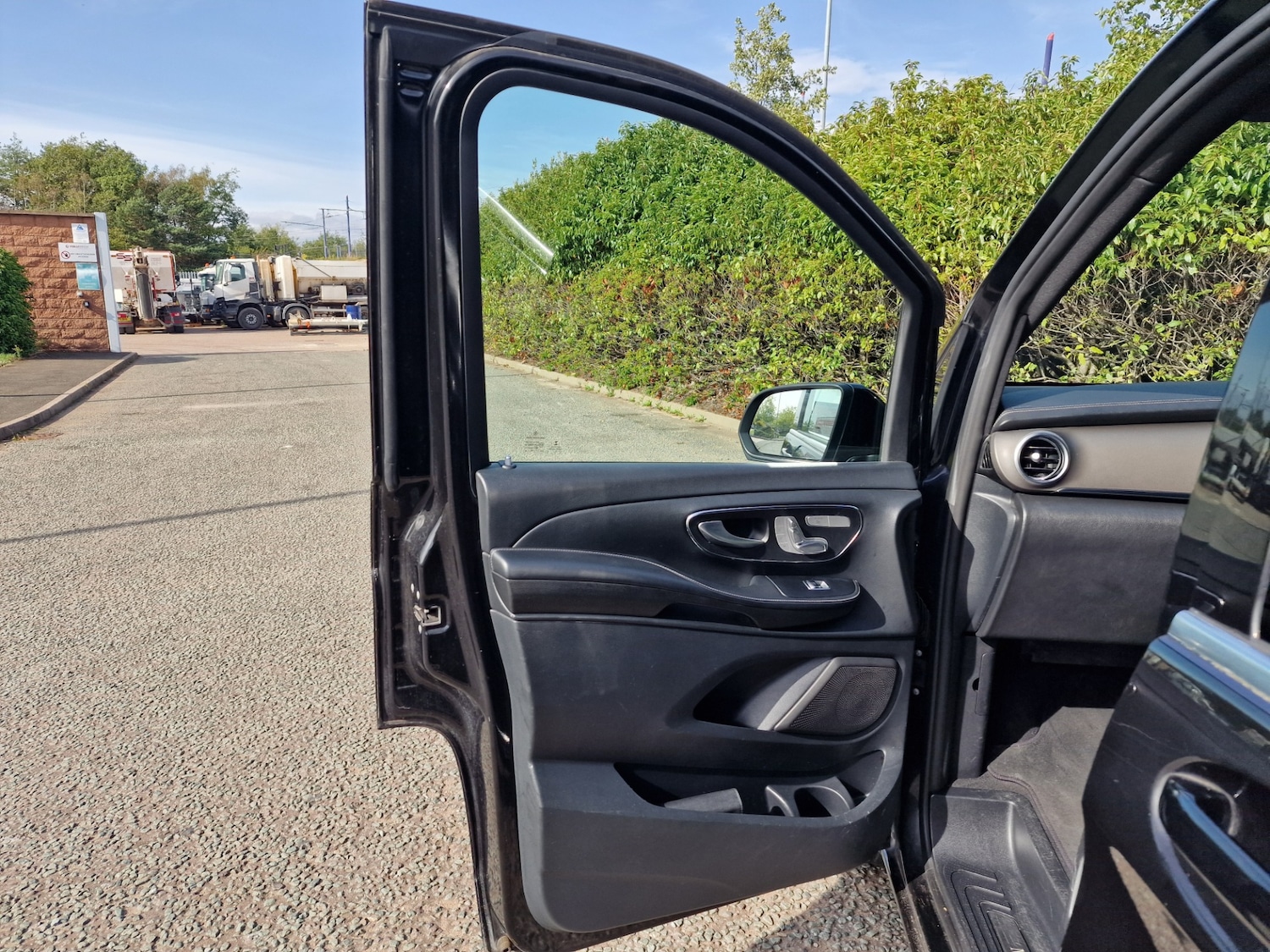 Used Mercedes-Benz V-Class 2015 for sale - 77938521: Photo 34