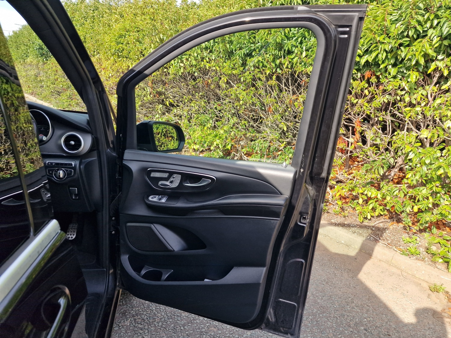 Used Mercedes-Benz V-Class 2015 for sale - 77938521: Photo 48