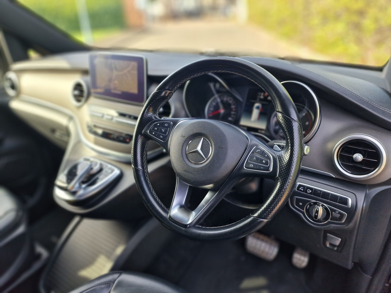 Used Mercedes-Benz V-Class 2015 for sale - 77938521: Photo 52