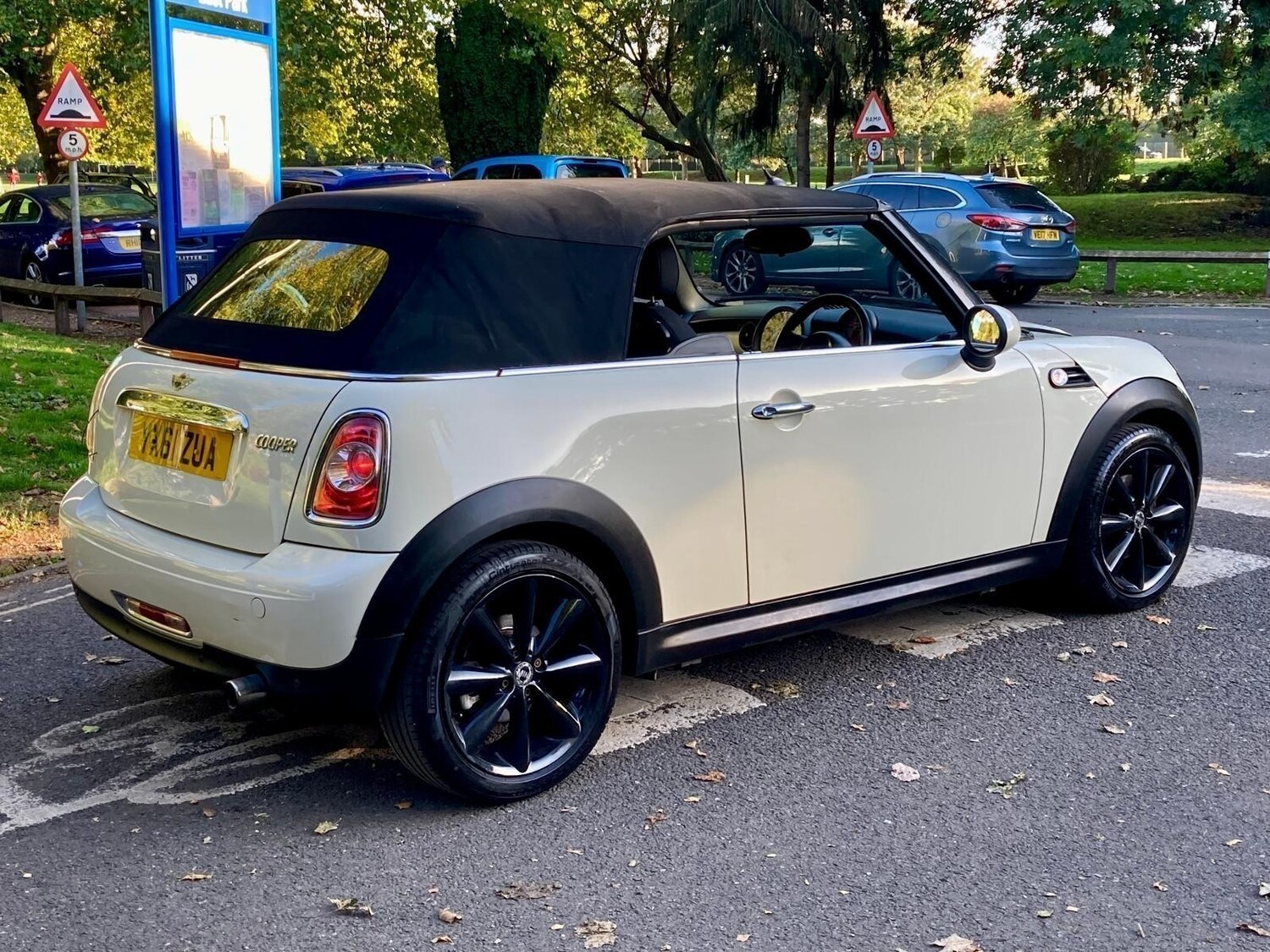 Used MINI Convertible 2011 for sale - 77934425: Photo 10