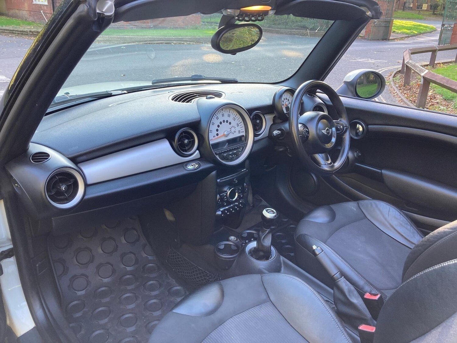 Used MINI Convertible 2011 for sale - 77934425: Photo 13