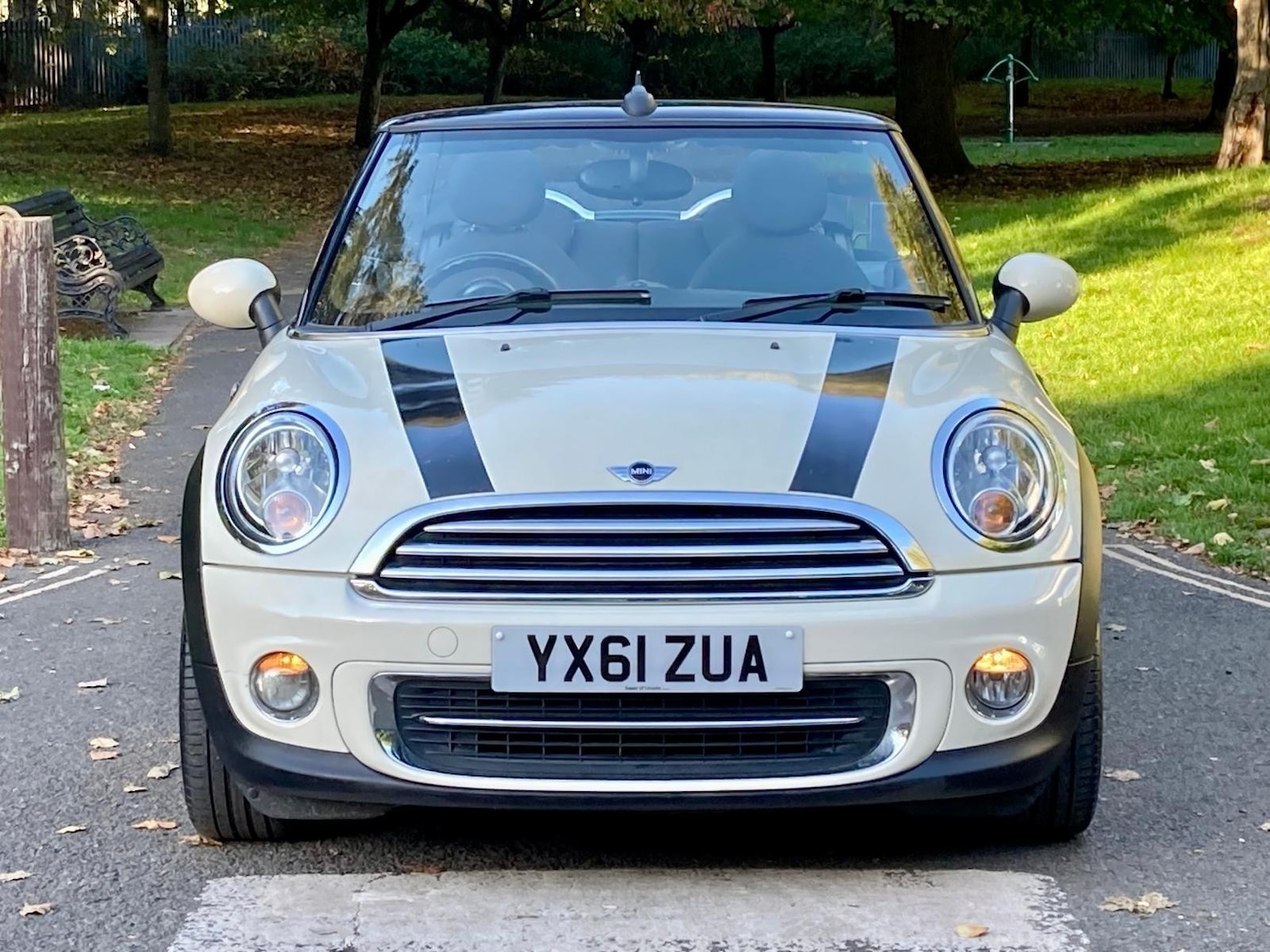Used MINI Convertible 2011 for sale - 77934425: Photo 2