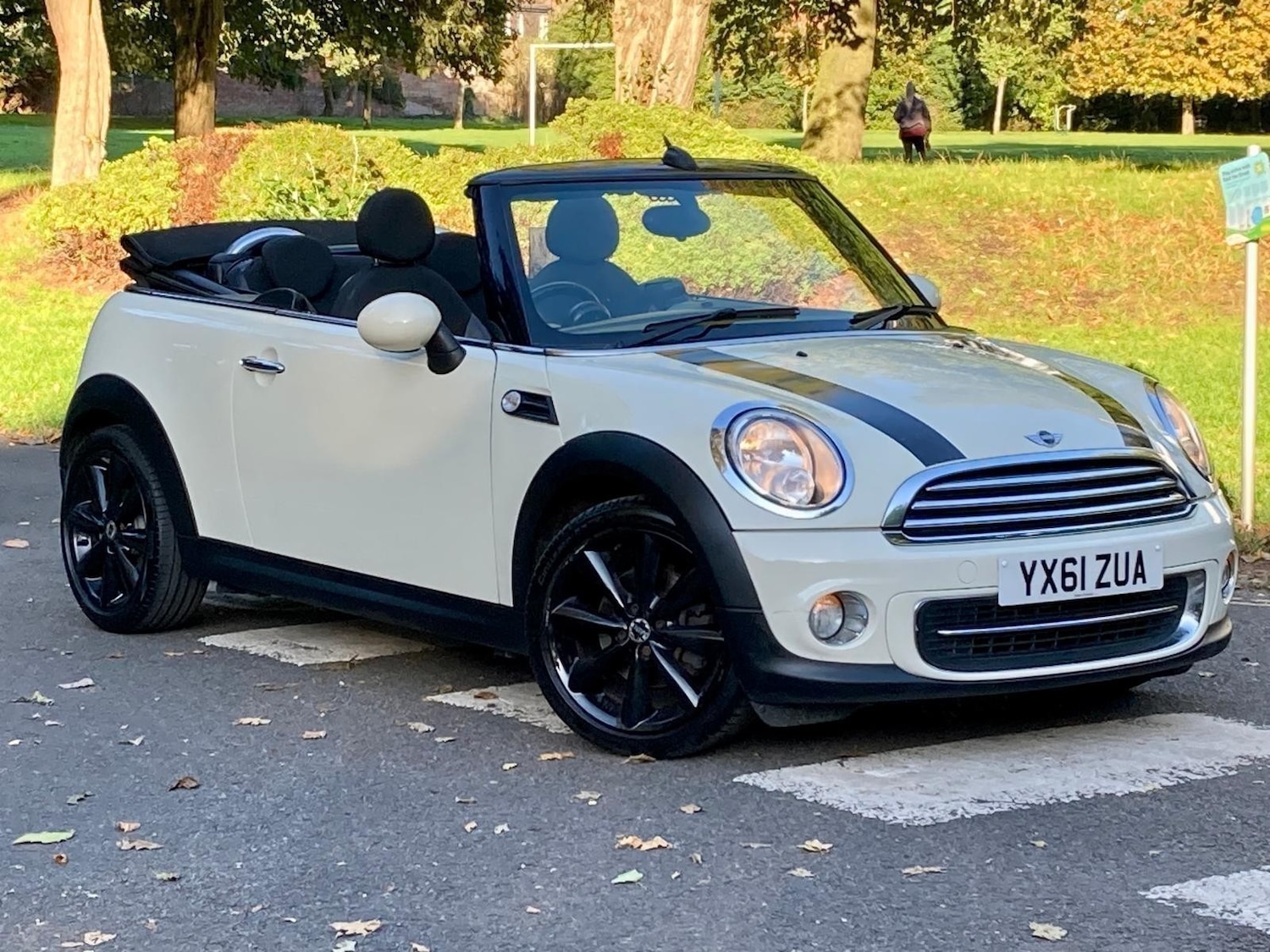 Used MINI Convertible 2011 for sale - 77934425: Photo 3
