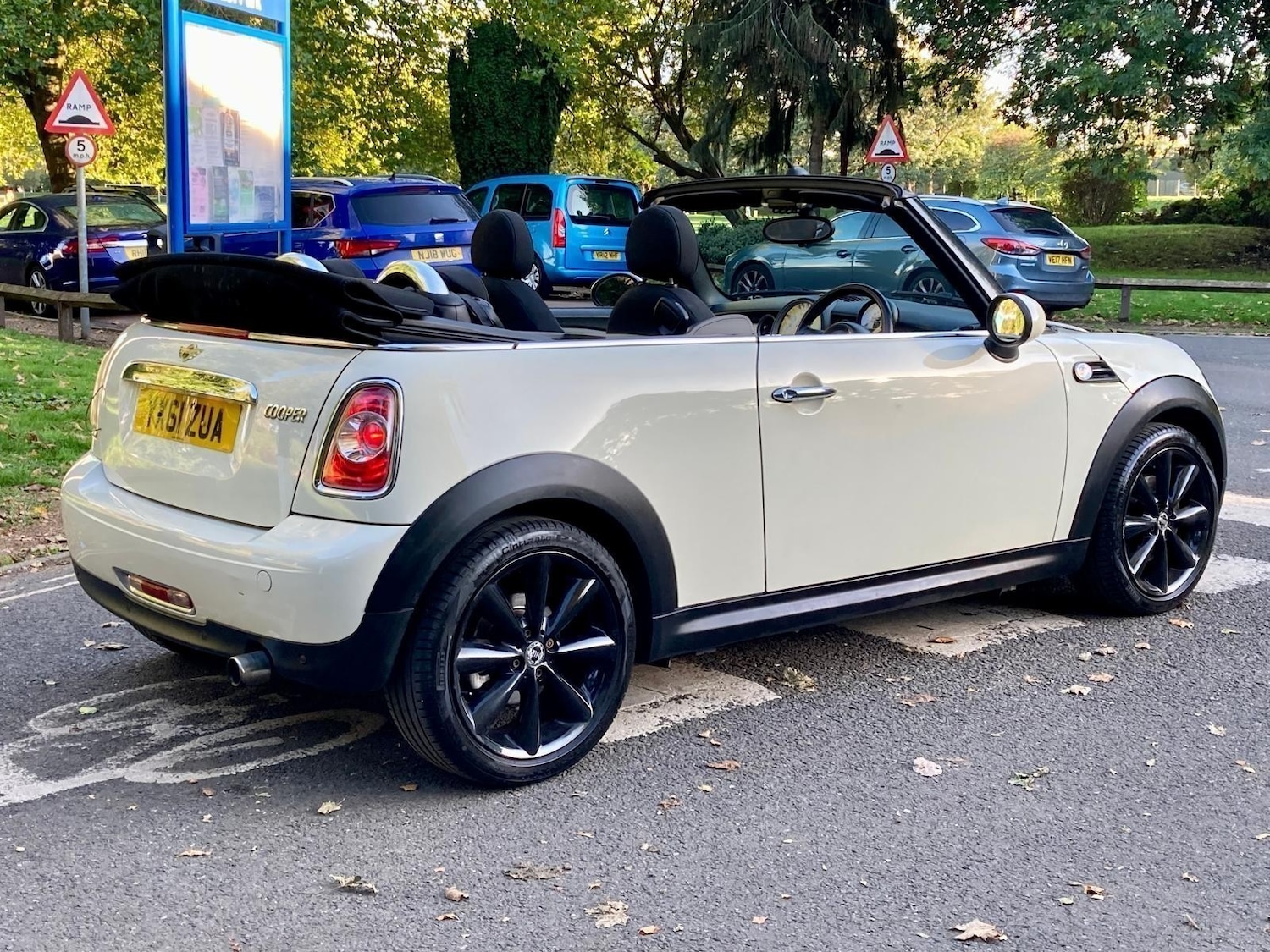 Used MINI Convertible 2011 for sale - 77934425: Photo 4
