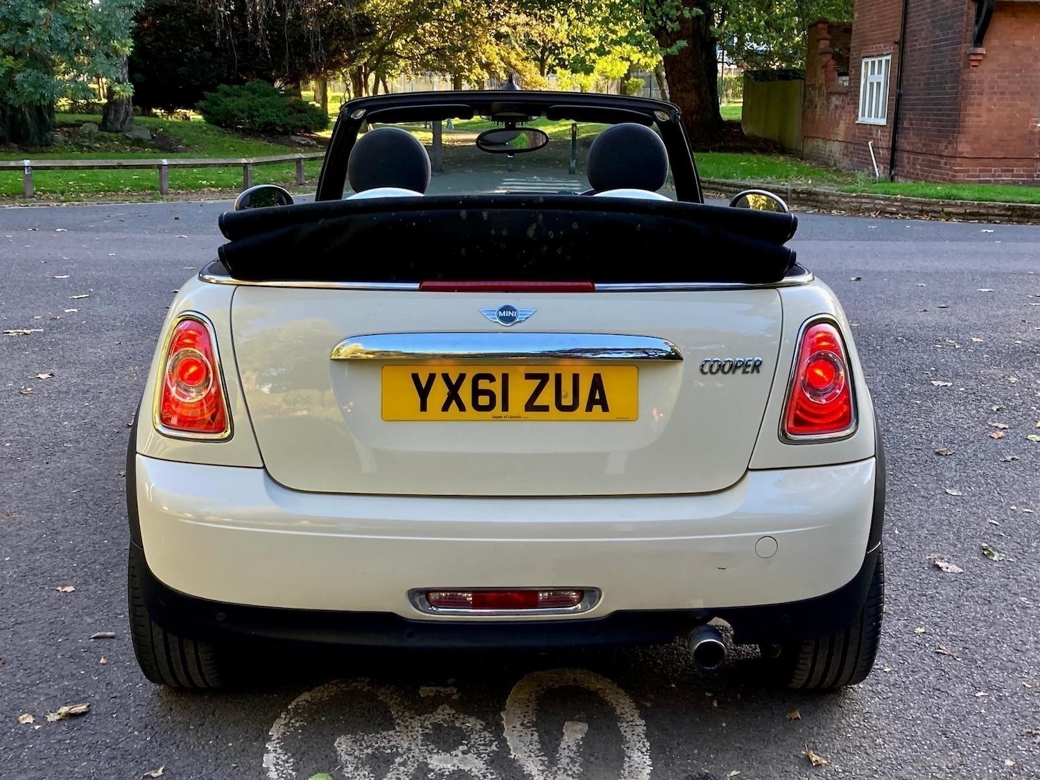 Used MINI Convertible 2011 for sale - 77934425: Photo 5