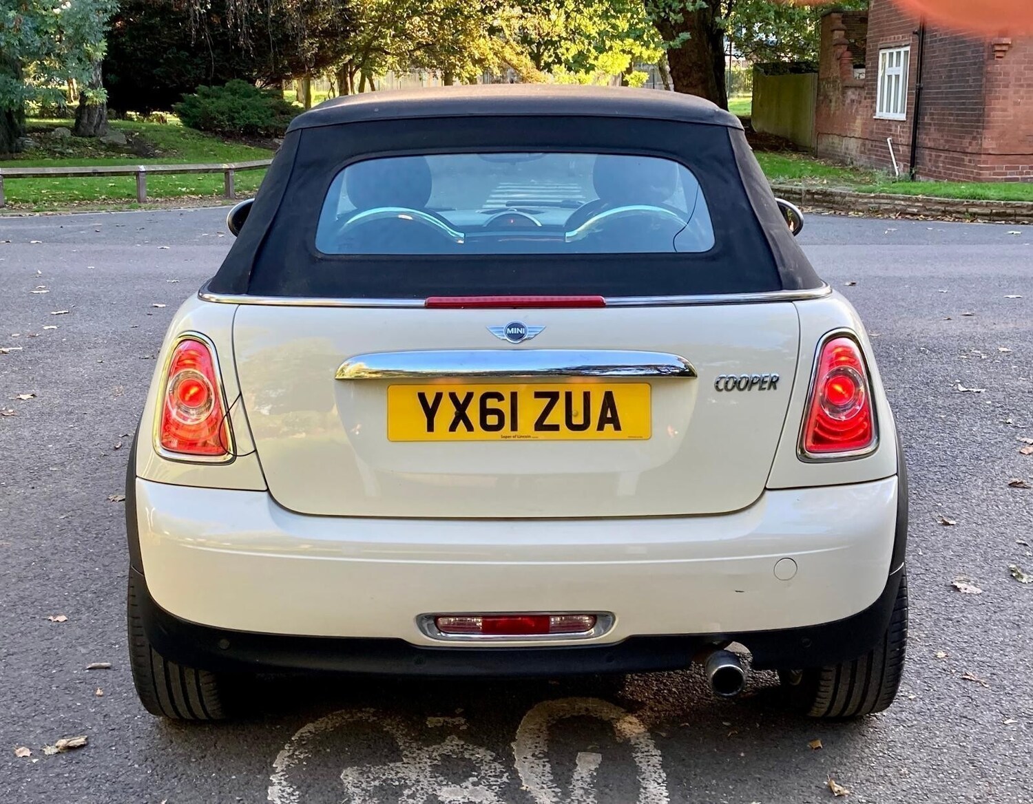 Used MINI Convertible 2011 for sale - 77934425: Photo 9