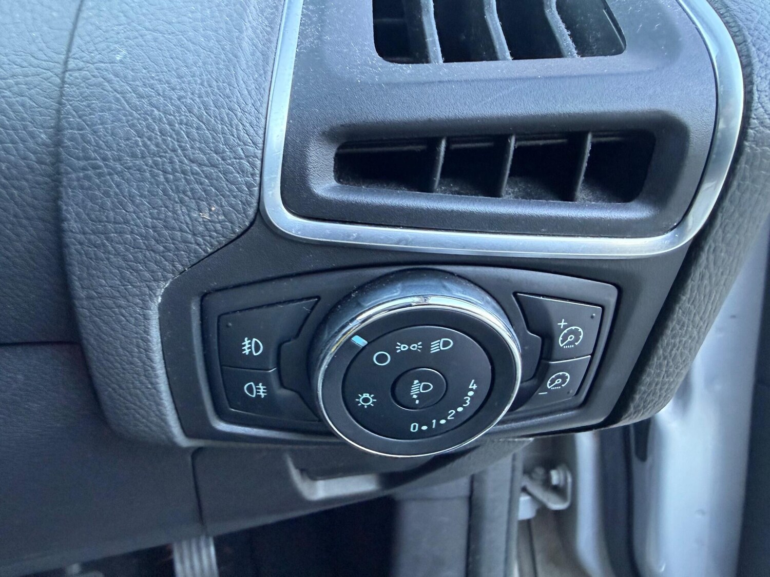 Used Ford Focus 2011 for sale - 76188759: Photo 15