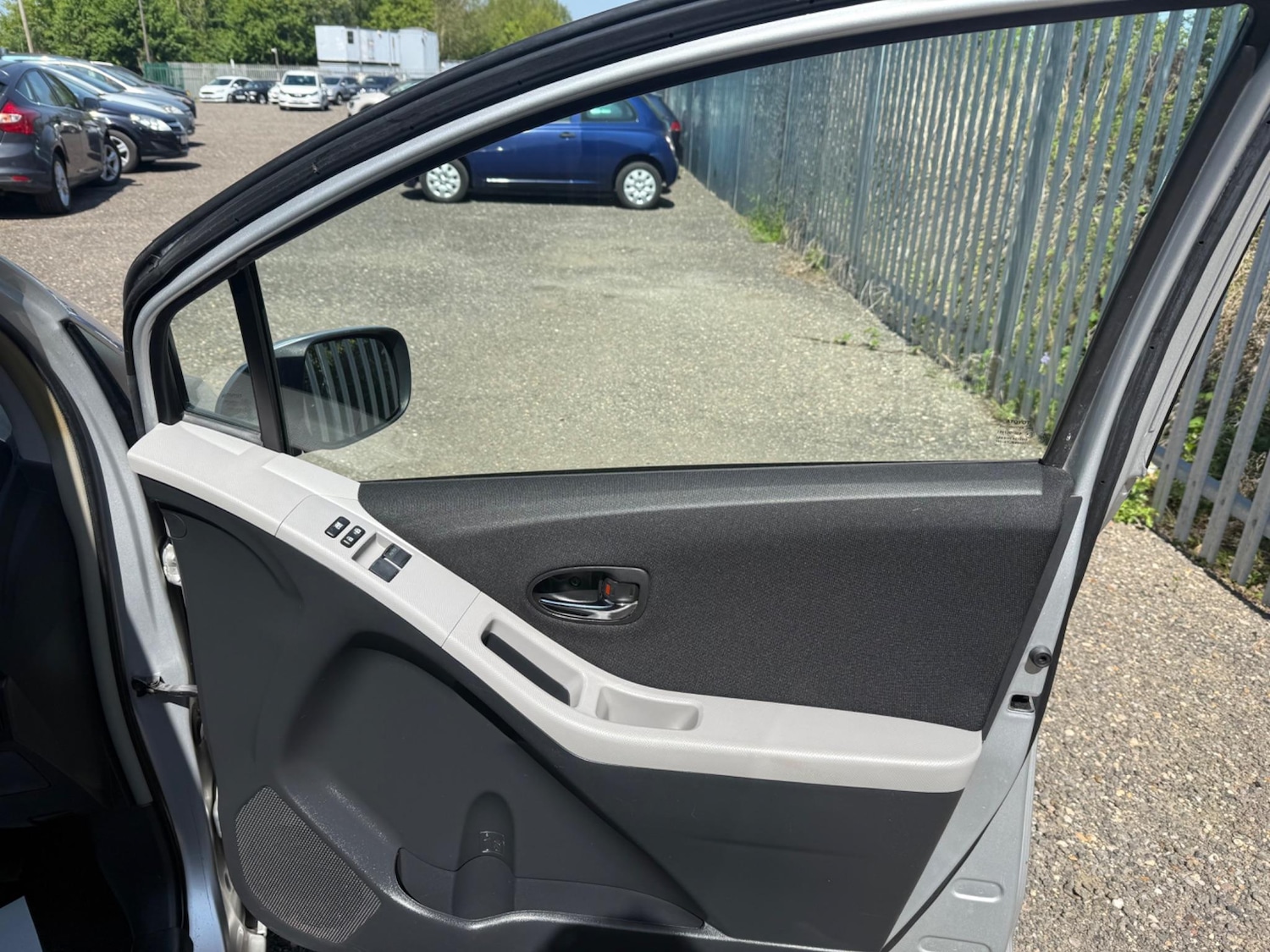 Used Toyota Yaris 2011 for sale - 76457654: Photo 10