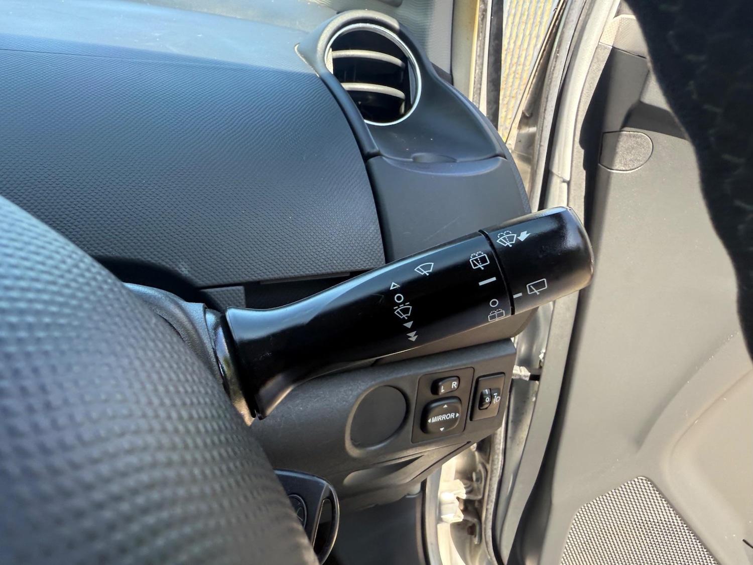 Used Toyota Yaris 2011 for sale - 76457654: Photo 17