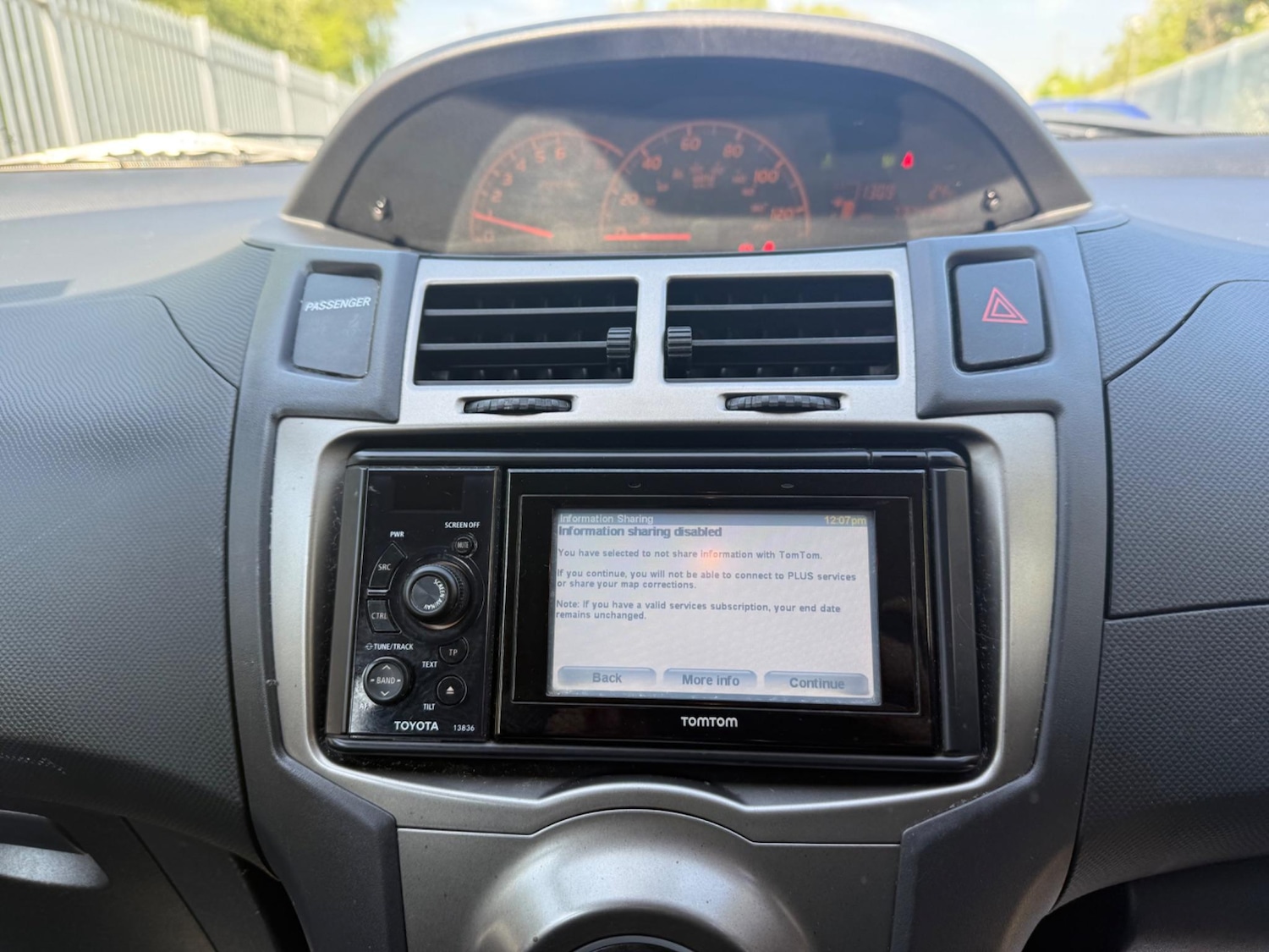 Used Toyota Yaris 2011 for sale - 76457654: Photo 19