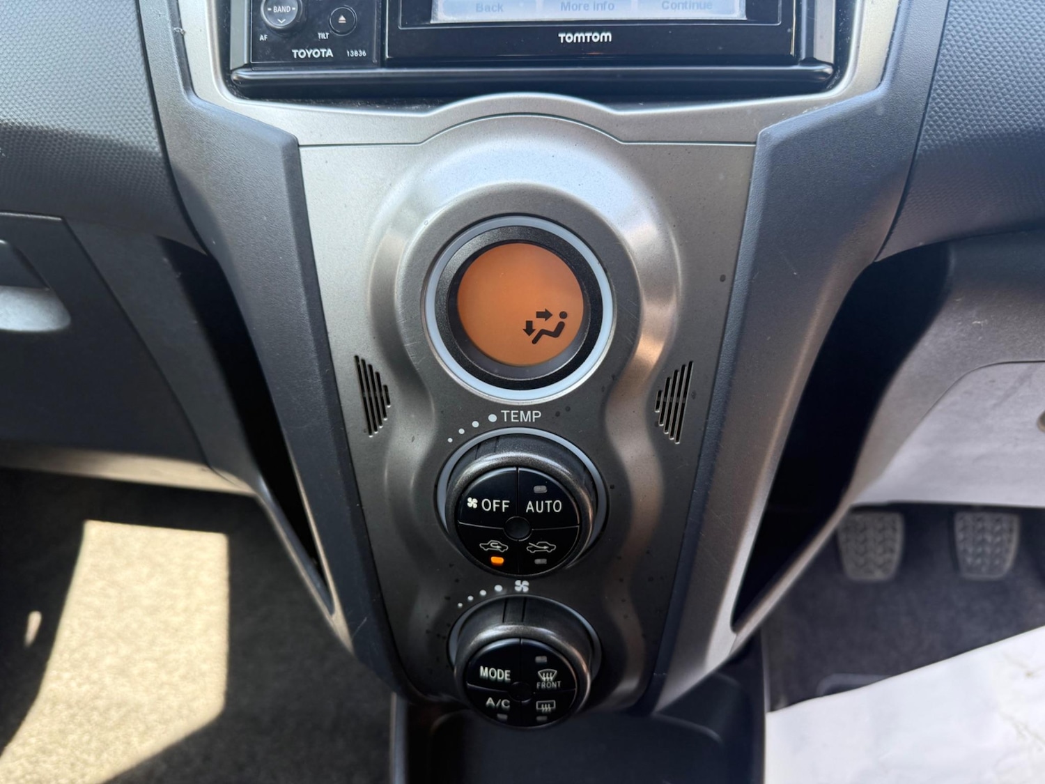 Used Toyota Yaris 2011 for sale - 76457654: Photo 20