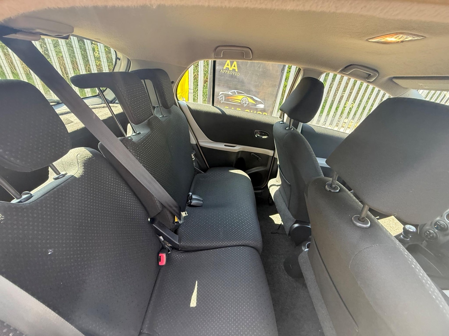 Used Toyota Yaris 2011 for sale - 76457654: Photo 25