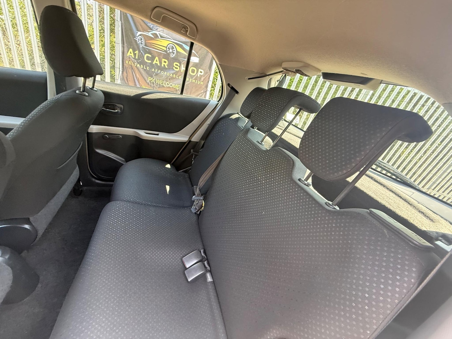 Used Toyota Yaris 2011 for sale - 76457654: Photo 27