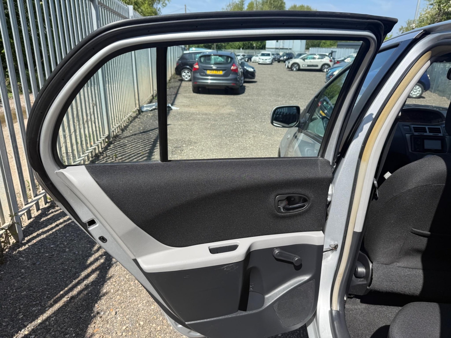 Used Toyota Yaris 2011 for sale - 76457654: Photo 29