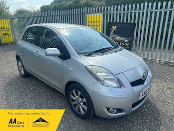 Used Toyota Yaris 2011 for sale - 76457654: Photo