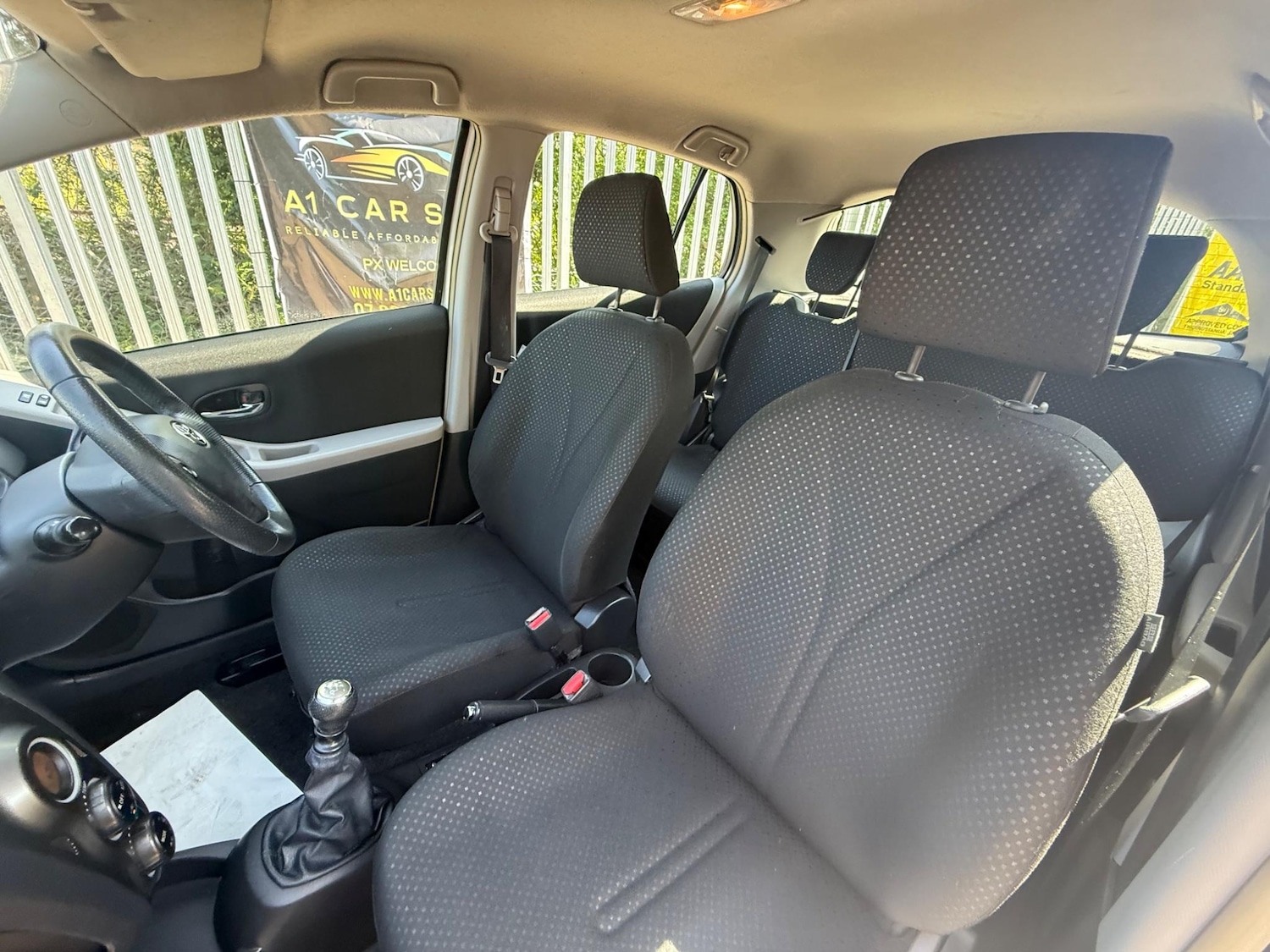 Used Toyota Yaris 2011 for sale - 76457654: Photo 30