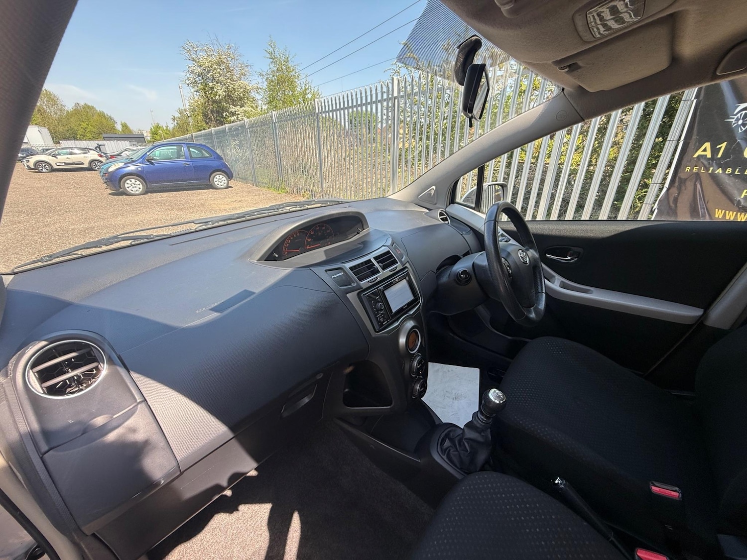 Used Toyota Yaris 2011 for sale - 76457654: Photo 31