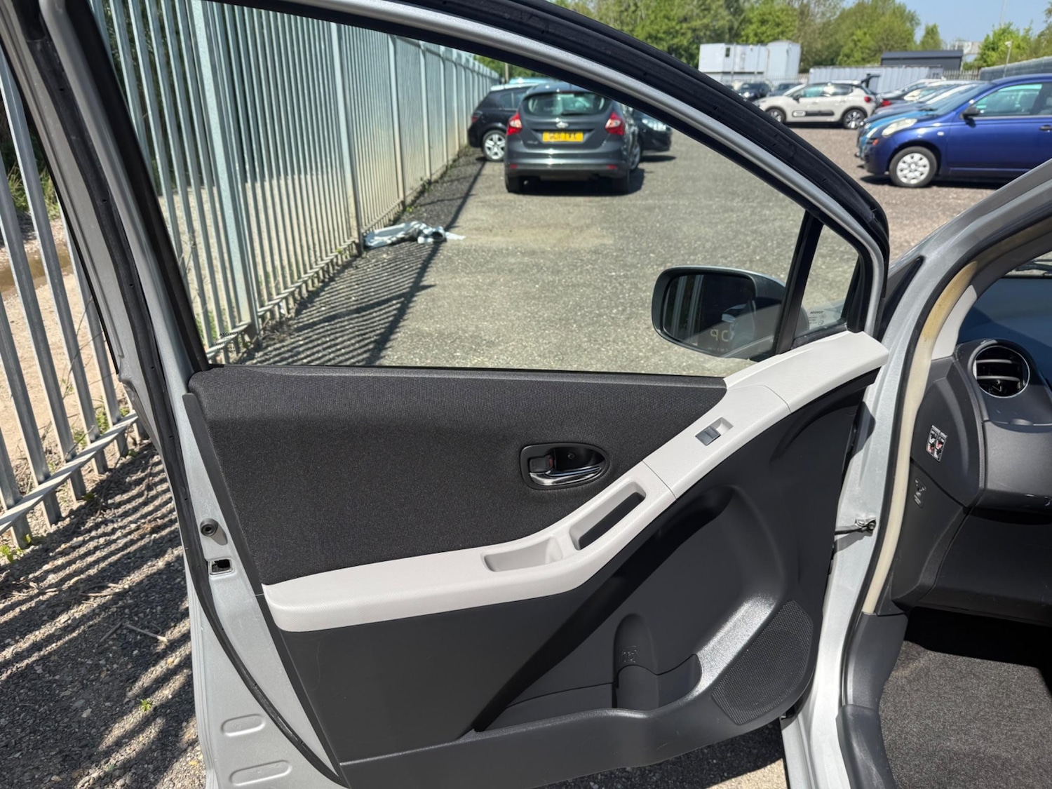 Used Toyota Yaris 2011 for sale - 76457654: Photo 32