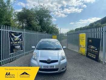 Used Toyota Yaris 2011 for sale - 76457654: Photo