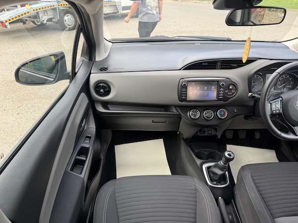 Used Toyota Yaris 2017 for sale - 76013801: Photo 33