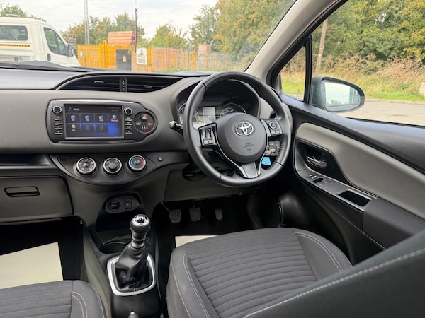 Used Toyota Yaris 2017 for sale - 76013801: Photo 34