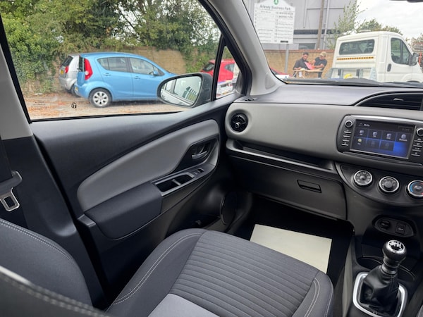 Used Toyota Yaris 2017 for sale - 76013801: Photo 35
