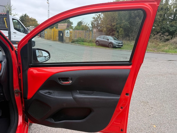 Used Toyota AYGO 2015 for sale - 76200085: Photo 9