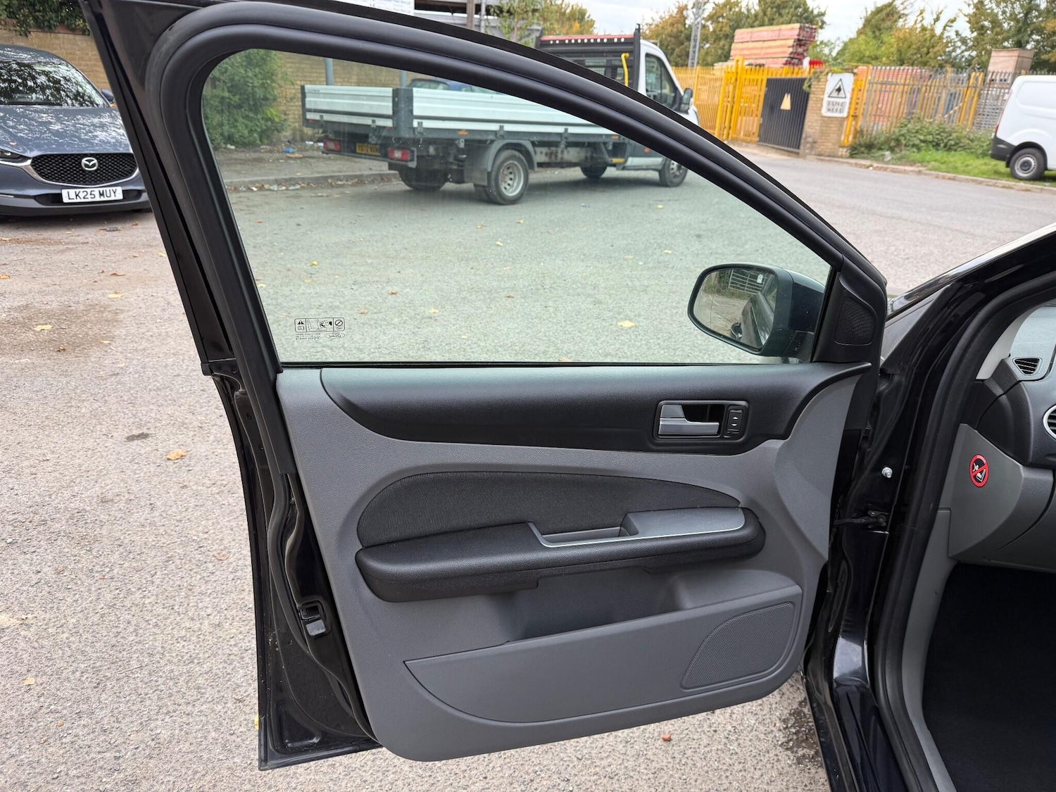 Used Ford Focus 2011 for sale - 76152590: Photo 31