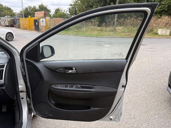 Used Hyundai i20 2012 for sale - 75658015: Photo 7