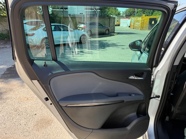 Used Vauxhall Zafira Tourer 2014 for sale - 75378184: Photo 32